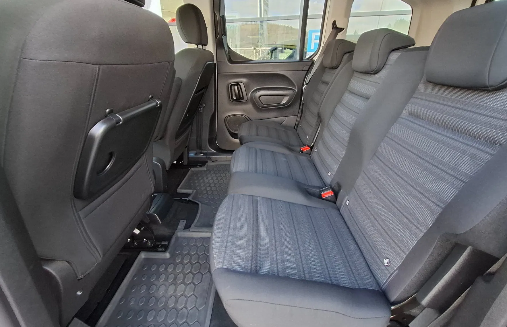 Zunanja slika - Opel Combo - 1.5 HDI 96KW SERVISNA ZGODOVINA + MALO KM - 10