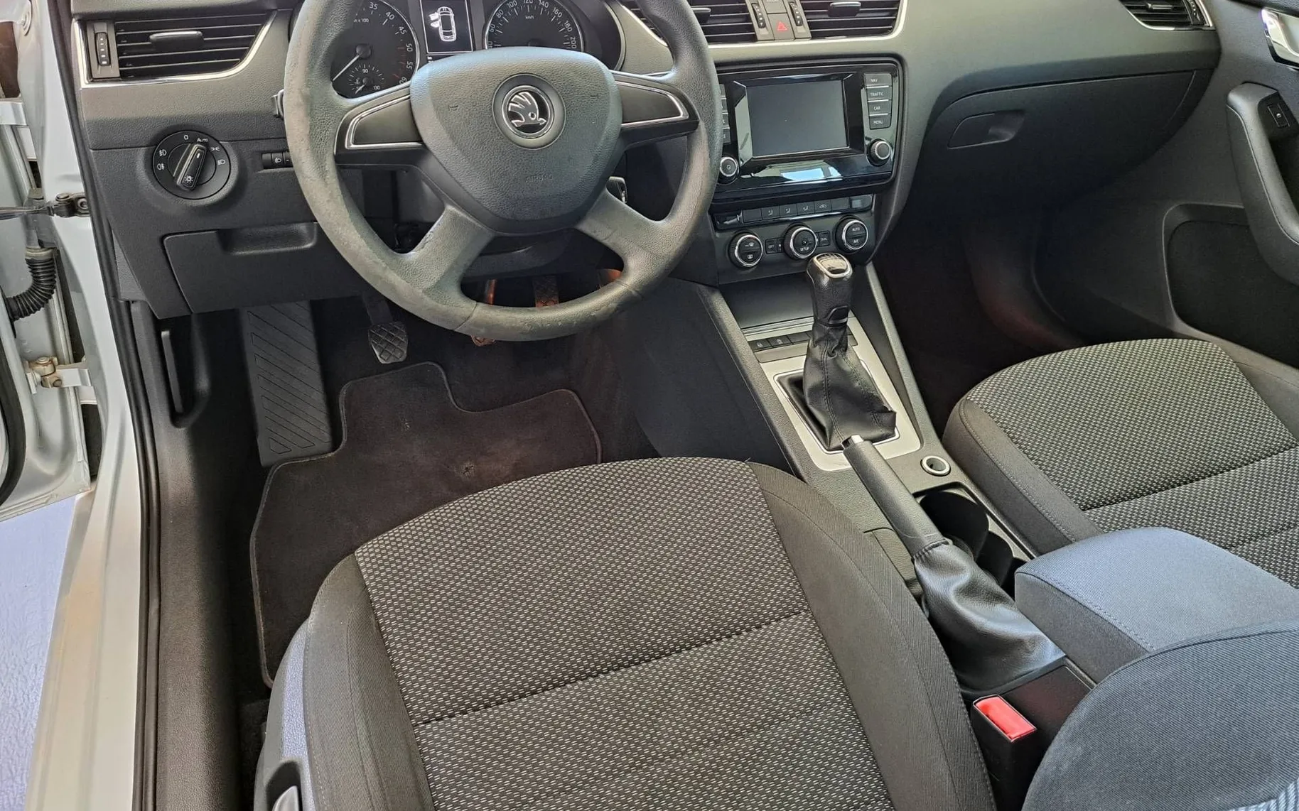 Notranja slika - Škoda Octavia - 1.6 TDI-MODEL 2016-ODLIČNA-KOT NOVA-1 LASTNIK... - 7