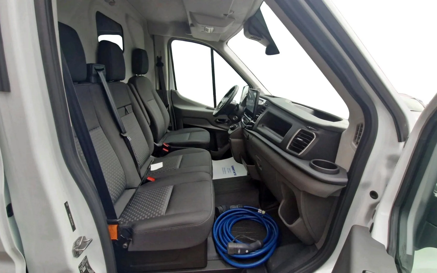 Zunanja slika - Ford Transit - Furgon TREND elektromotor 135kW 184KM -SLO - 6