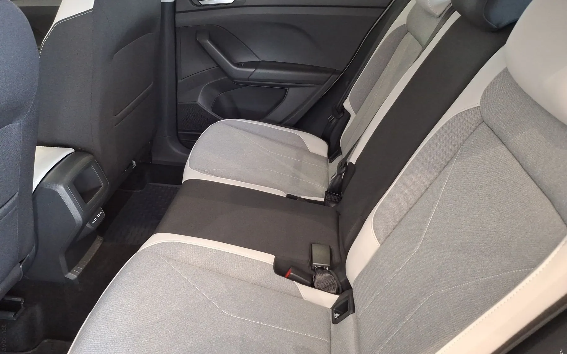 Notranja slika - Volkswagen T-Cross - 1.0 TSI Style 115... - 11