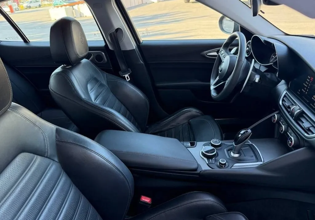 Notranja slika - Alfa Romeo Giulia - 2.2 Multijet 210 Veloce Avt. 4x4 - 8