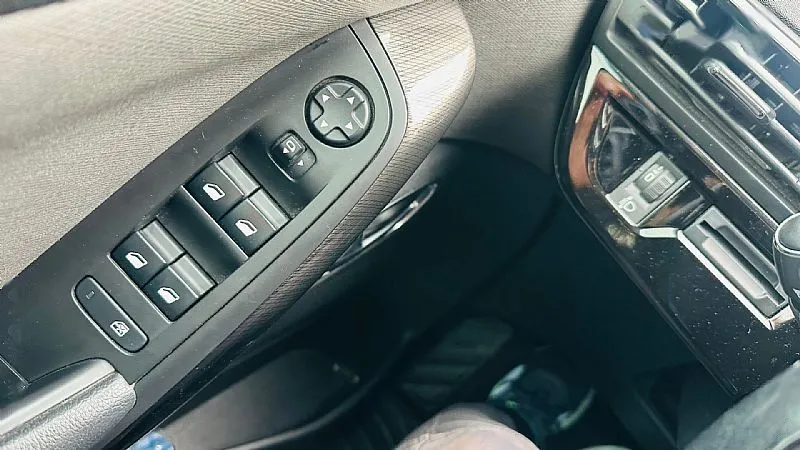 Zunanja slika - Citroën C4 - BlueHDi 150 S S Feel NAVI USNJE.PDC. KAMERA - 7
