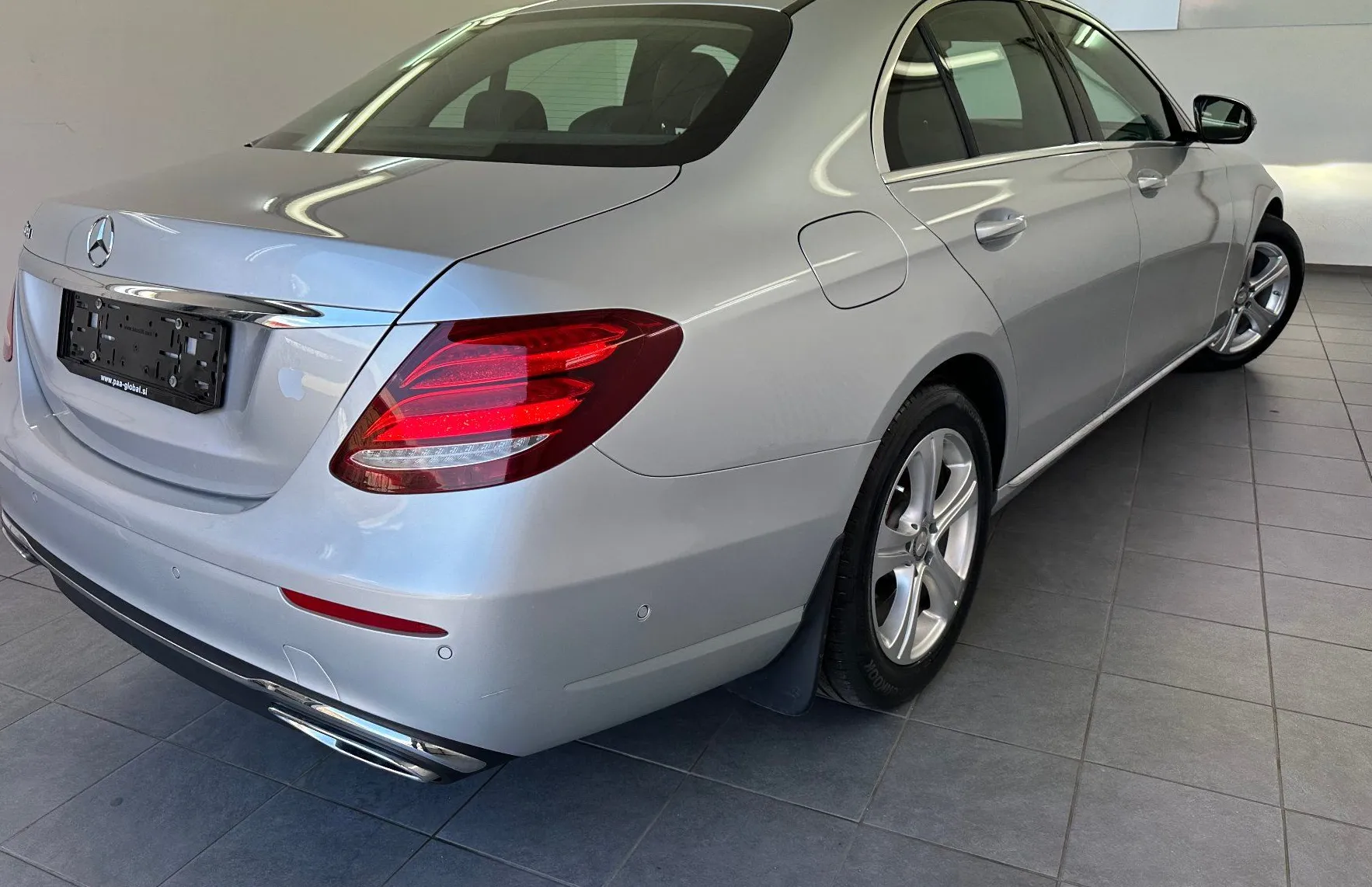 Zunanja slika - Mercedes-Benz E-Razred - E 220 d Avantgarde Avt.KAMERA.NAVI.USNJE.LED - 1