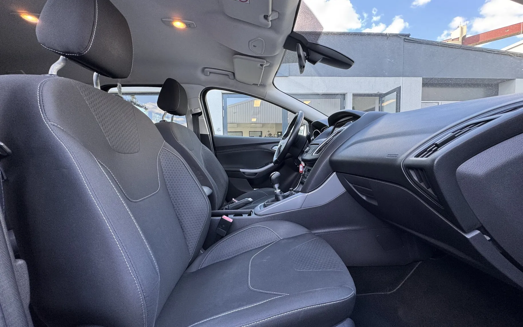 Zunanja slika - Ford Focus - Karavan 1.0 EcoBoost TREND 125KM NAVI ZIMSKI PAKET - 12