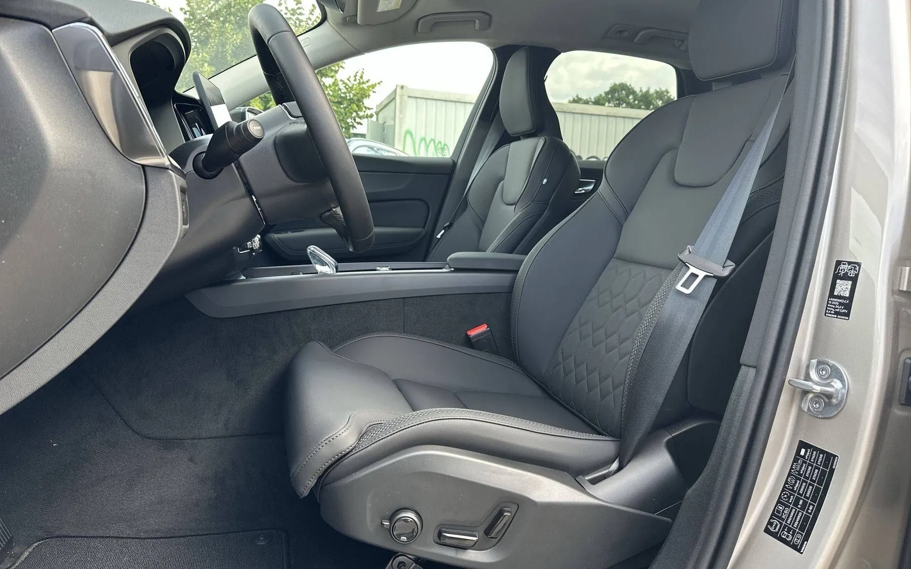 Notranja slika - Volvo XC60 - B5 P AWD Plus Dark Avt. - 10