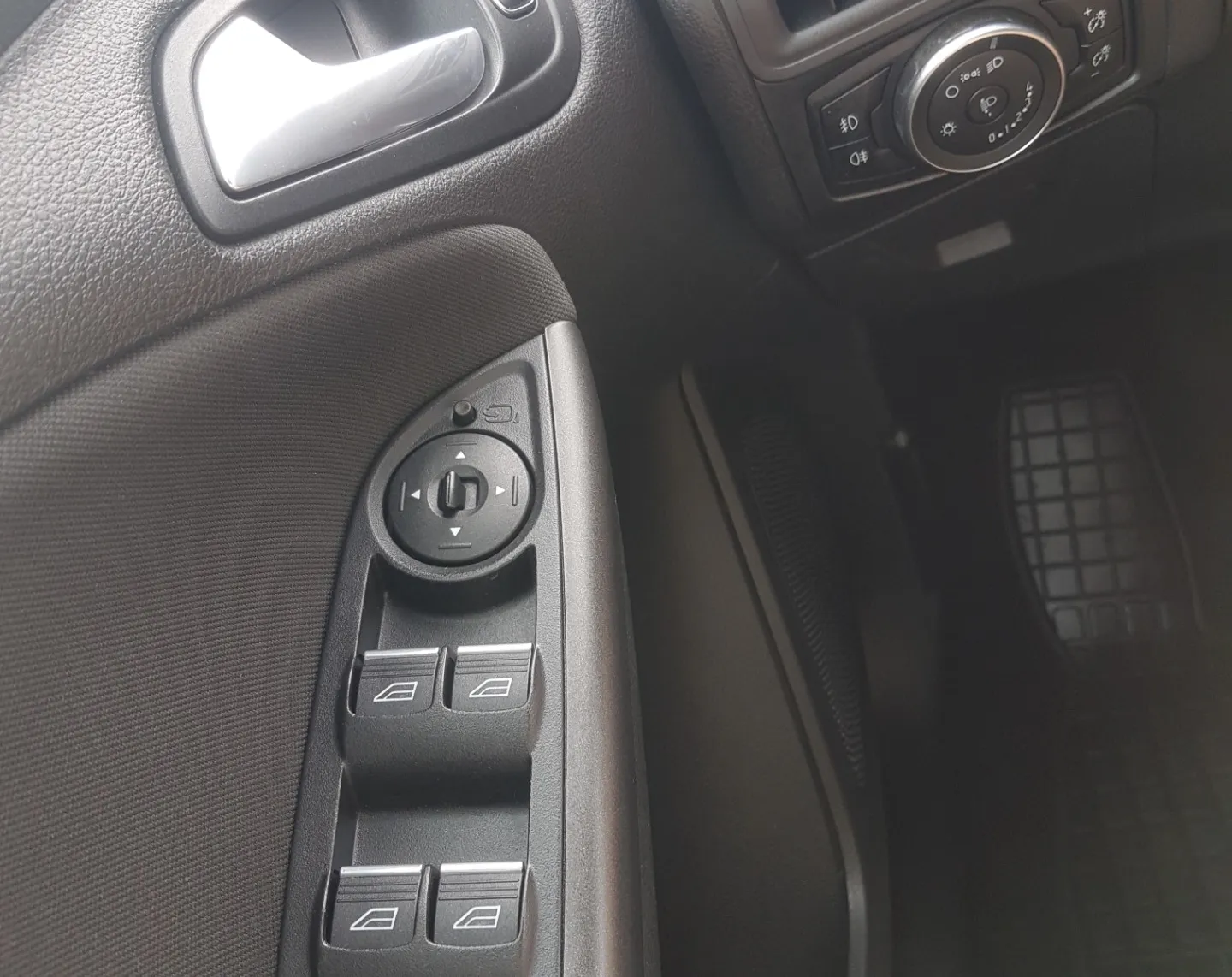 Zunanja slika - Ford Focus - 1,0 EcoBoost Bussines - 18
