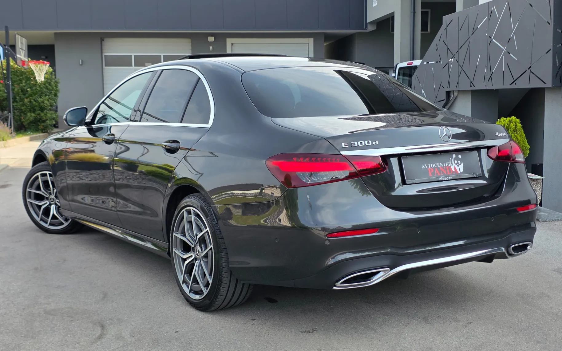 Zunanja slika - Mercedes-Benz E-Razred - E 300 d 4MATIC AMG Line Avt. - 3