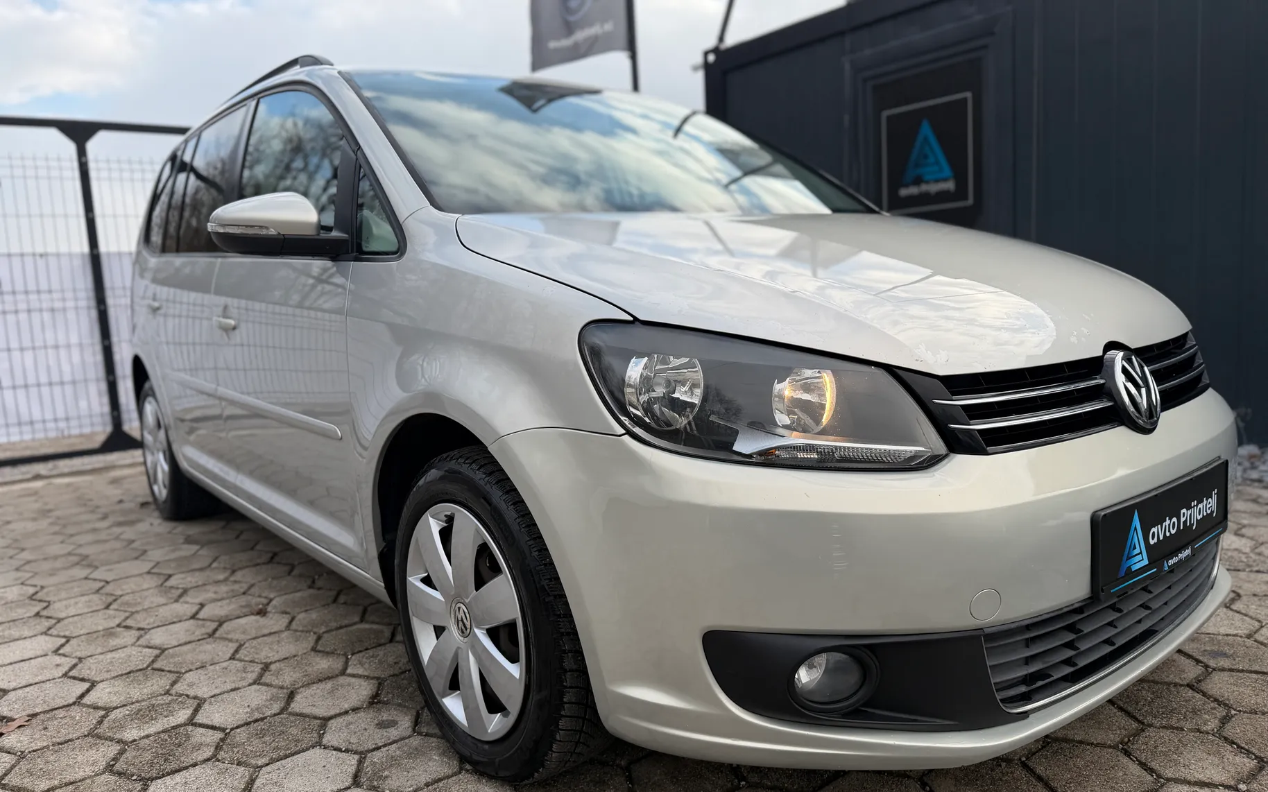 Zunanja slika - Volkswagen Touran - 1.6 TDI BlueMotion | AVT | 7 SED - 16
