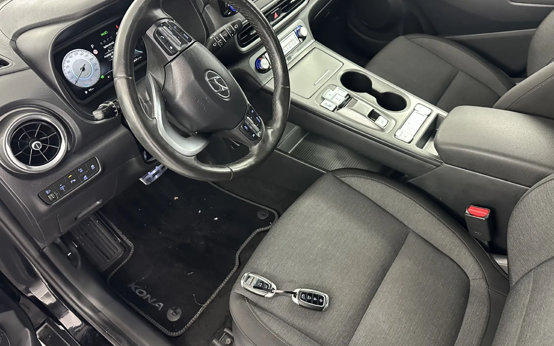 Notranja slika - Hyundai Kona - 64 KWh Style+4ALU.LED.KAMERA.NAVI.ACC.KLJUKA.TOP - 16