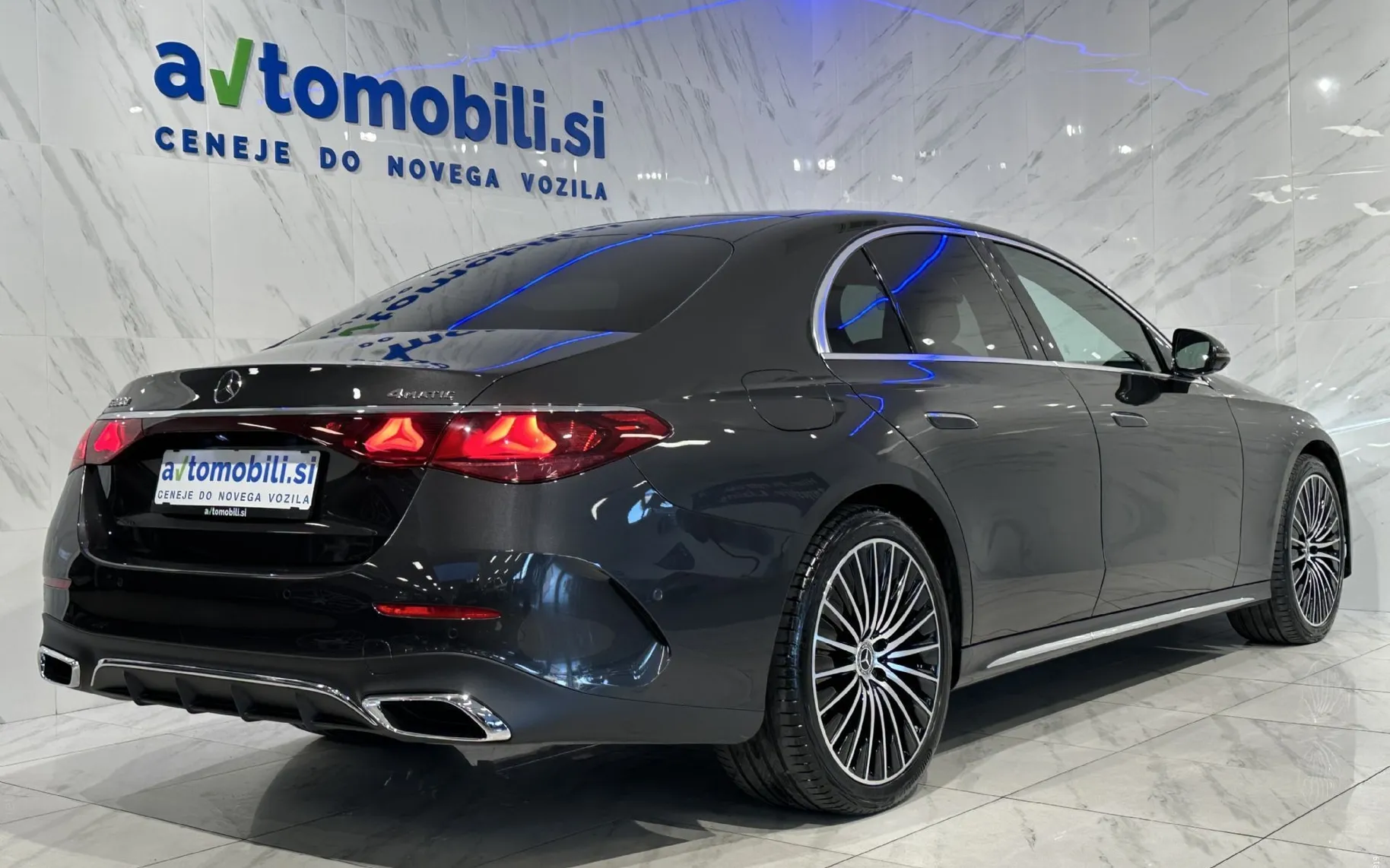 Zunanja slika - Mercedes-Benz E-Razred - 220d|4Matic|AMG|4WS|SuperScreen|Zračno|360K|Hlaj| - 4