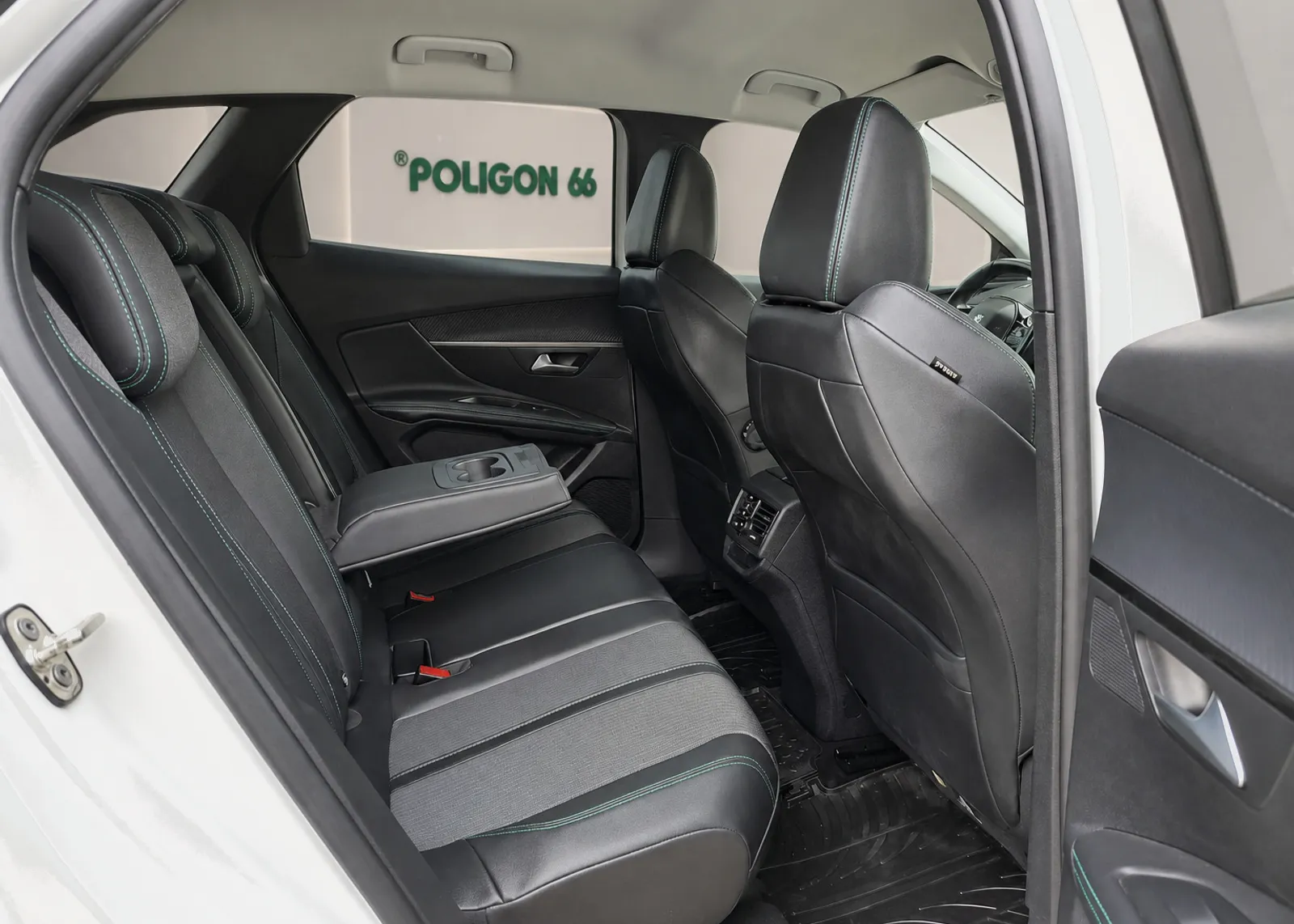 Notranja slika - Peugeot 3008 - 1.5 BlueHDI Allure-Avt.FULL LED-KAMERA-1 LASTNIK - 12