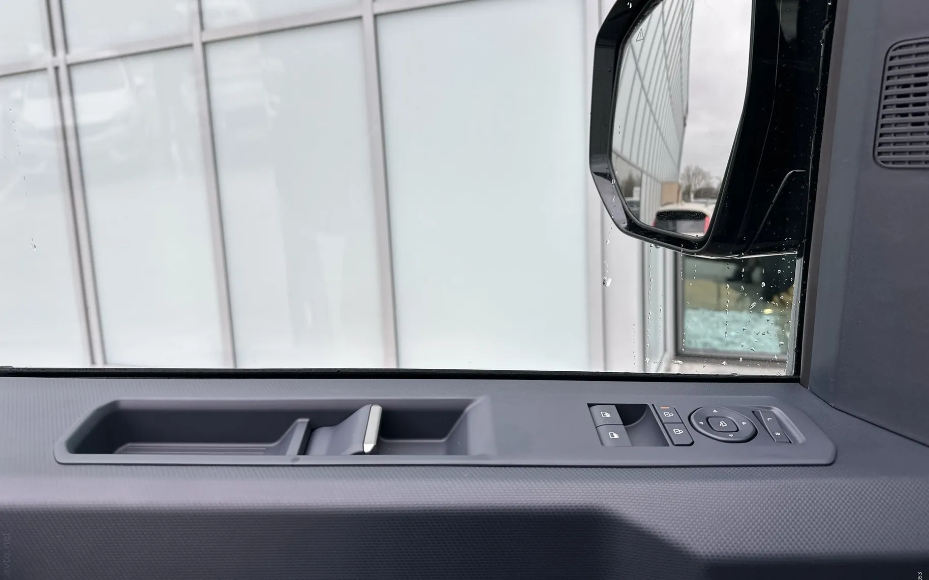 Notranja slika - KIA PV5 - 71.2 kWh baterija 120 kW 163 KS  Quantum - 10