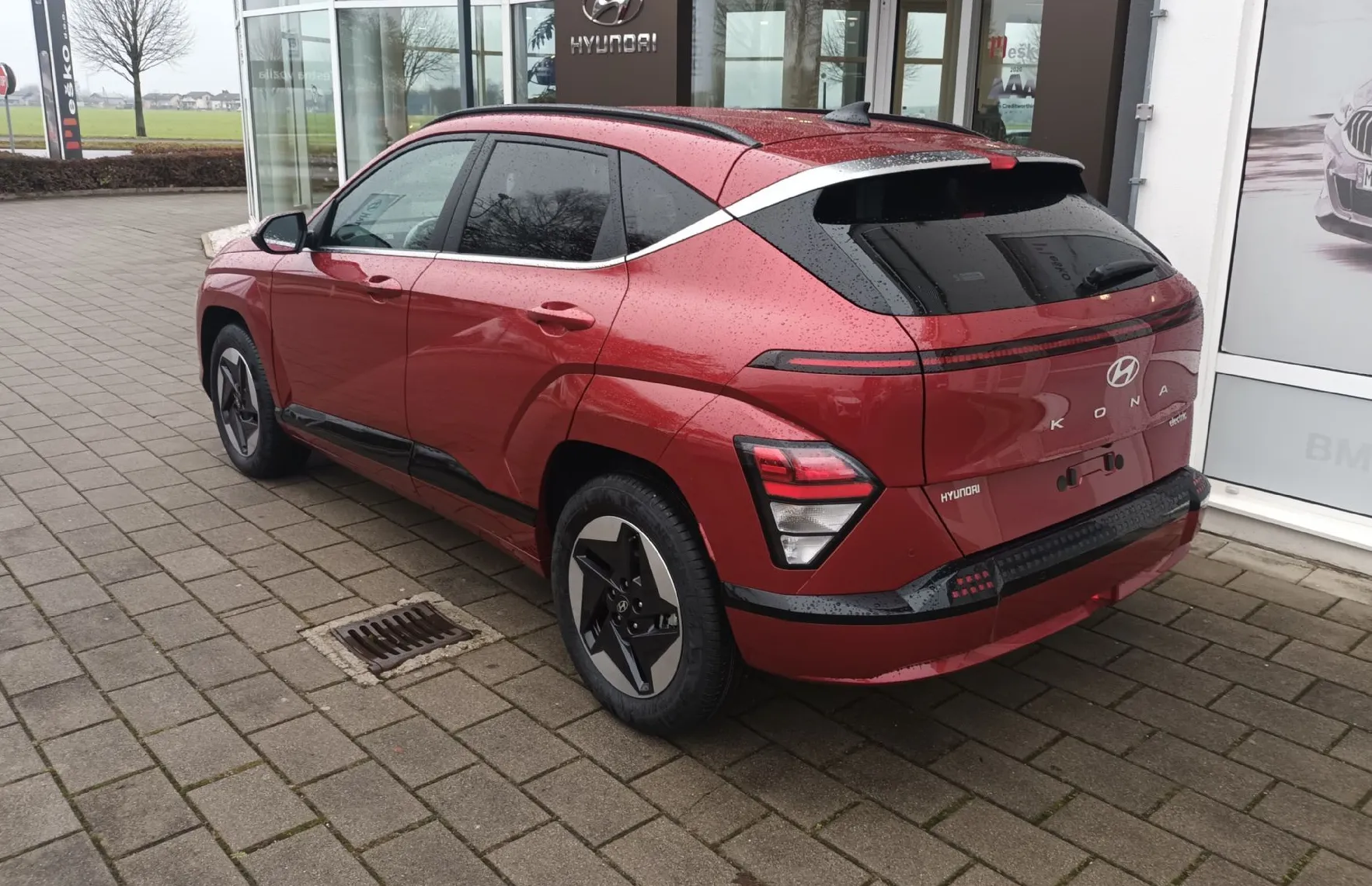 Zunanja slika - Hyundai Kona - BEV 48KWH PREMIUM   WINTER I.TOP.ČRP...... - 4