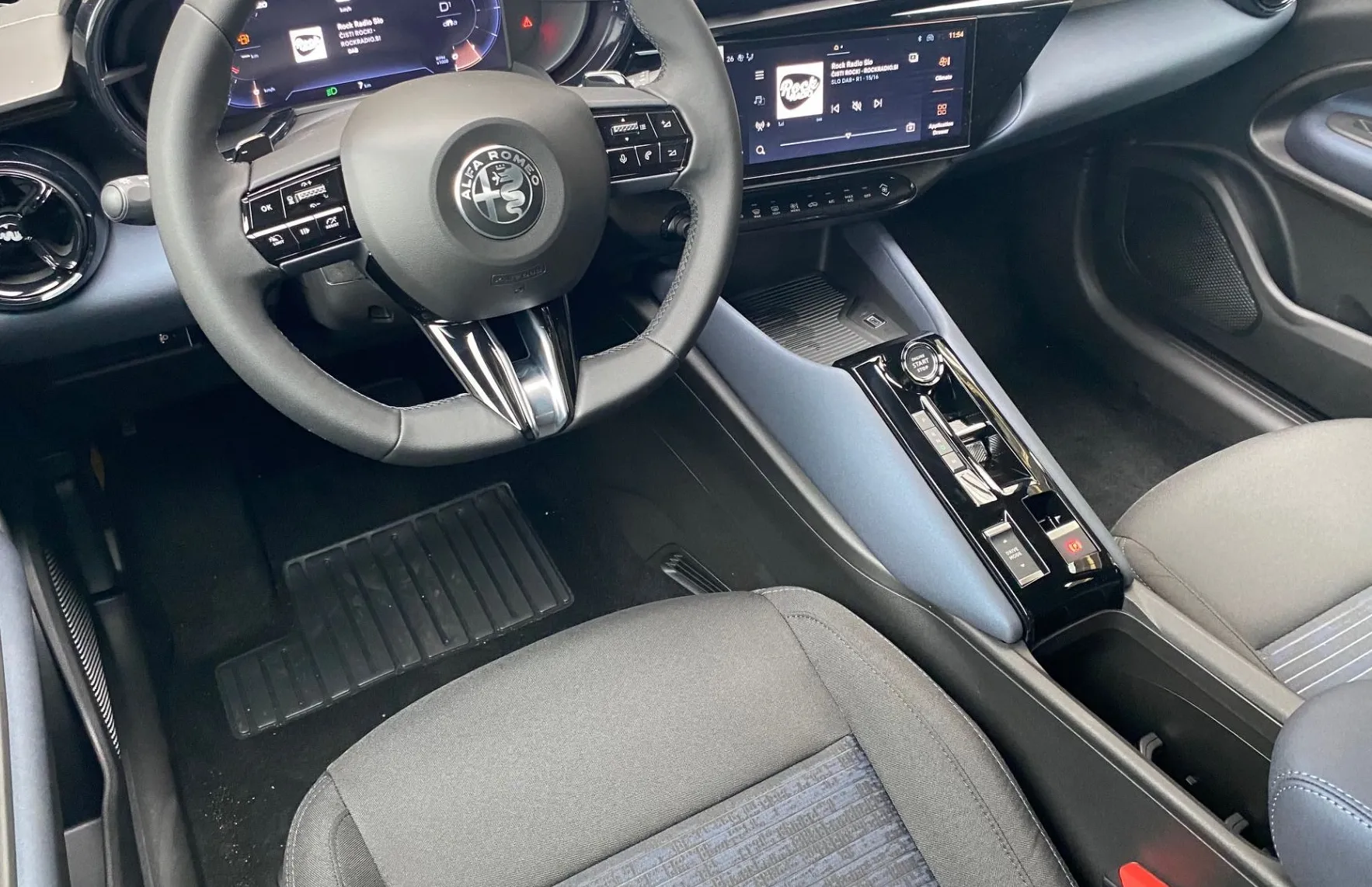 Zunanja slika - Alfa Romeo Junior - 1.2 E-DCT6 MHEV 136KM CORE - 10
