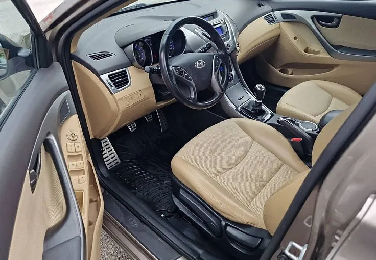 Zunanja slika - Hyundai Elantra - 1.6 CVVT STYLE ZELO LEPO OHRANJENO VOZILO... - 9