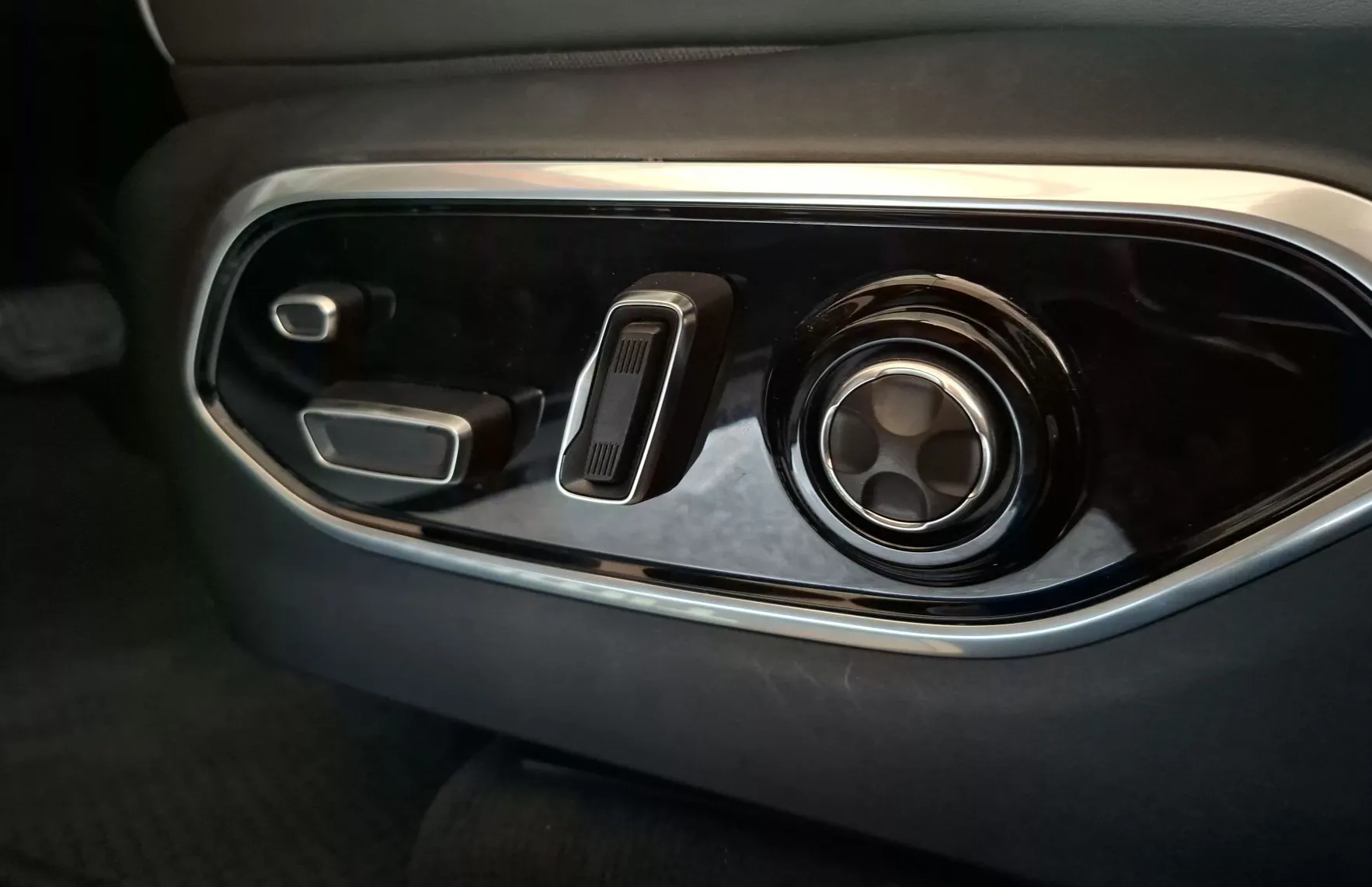 Zunanja slika - Jeep Grand Cherokee - 5v 2.0 GME PHEV 380 4XE Summit Reserve - 13