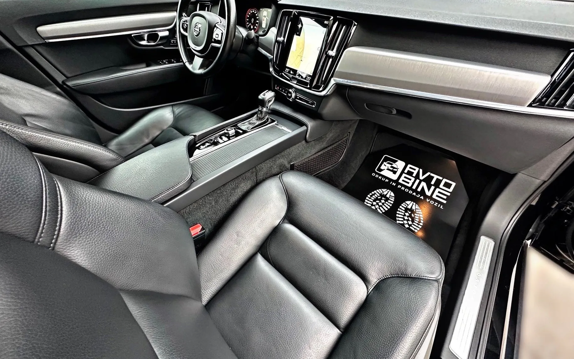 Notranja slika - Volvo S90 - D4 AVT•VIRTUAL•LED•KAMERA•PILOT•ODLIČEN... - 9