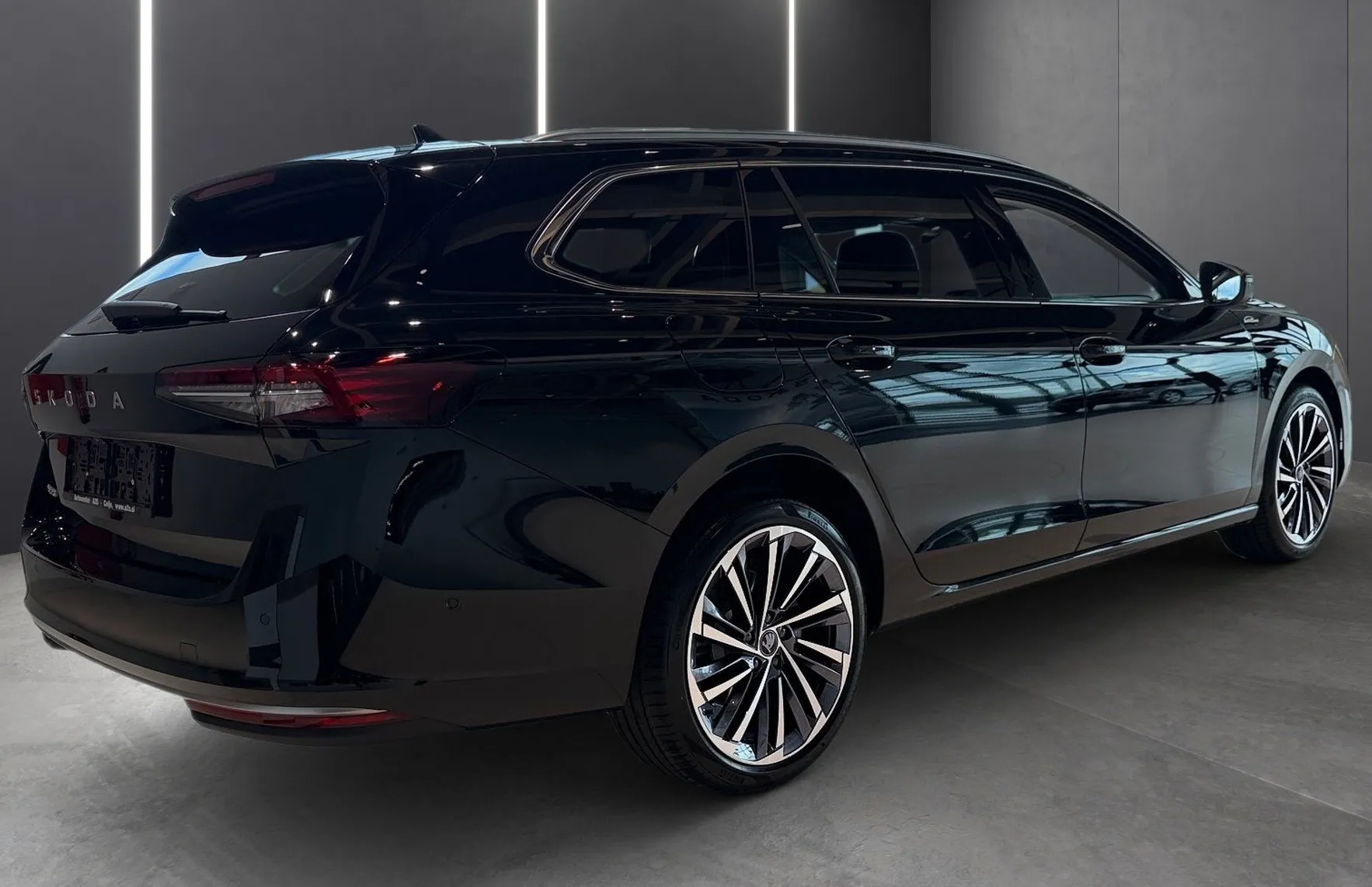 Zunanja slika - Škoda Superb - Combi 2.0 TDI L K DSG - 3