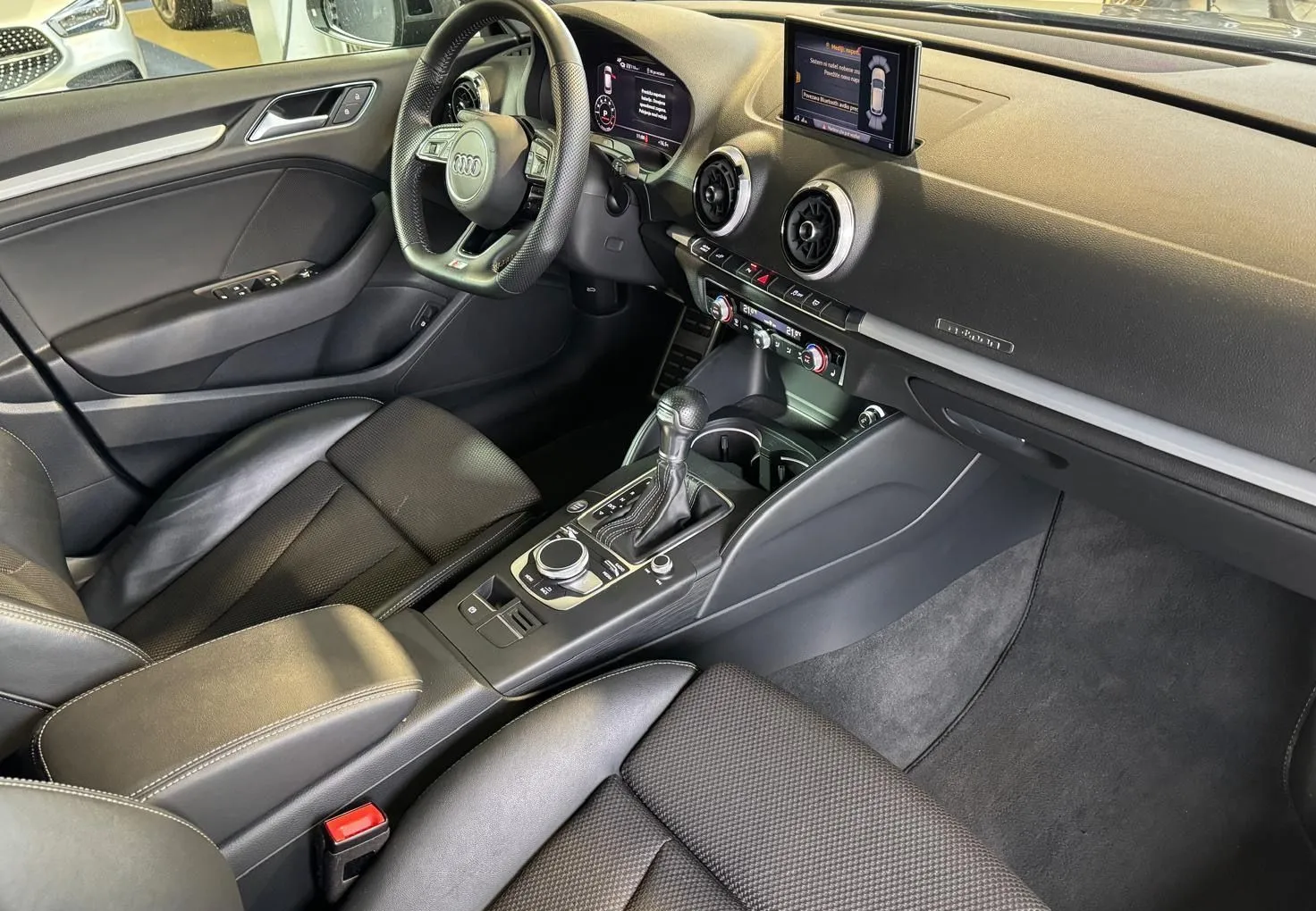 Zunanja slika - Audi A3 - -40-ETRON-S LINE-VIRTUAL-NAVIGACIJA-LED-ALU - 11