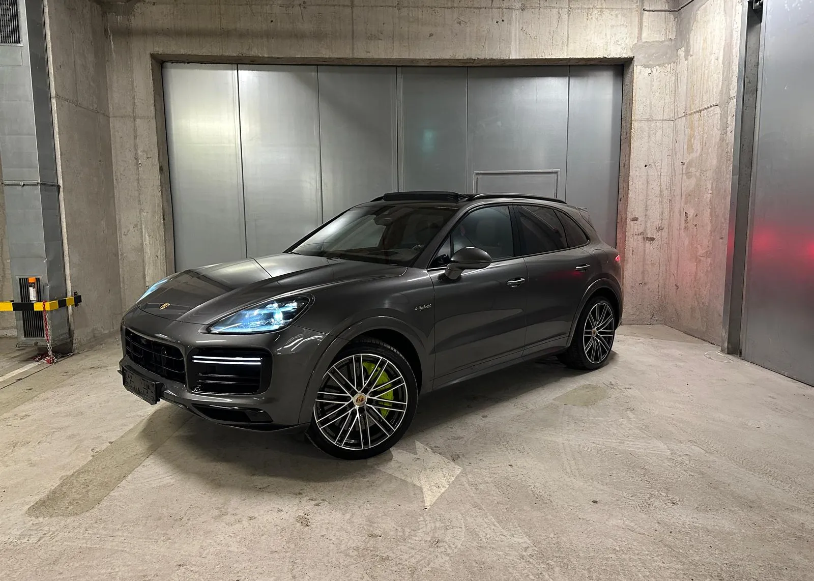 Zunanja slika - Porsche Cayenne - 4.0 Turbo S E-Hybrid - 680HP - 1.LASTNIK - 22COL - - 1