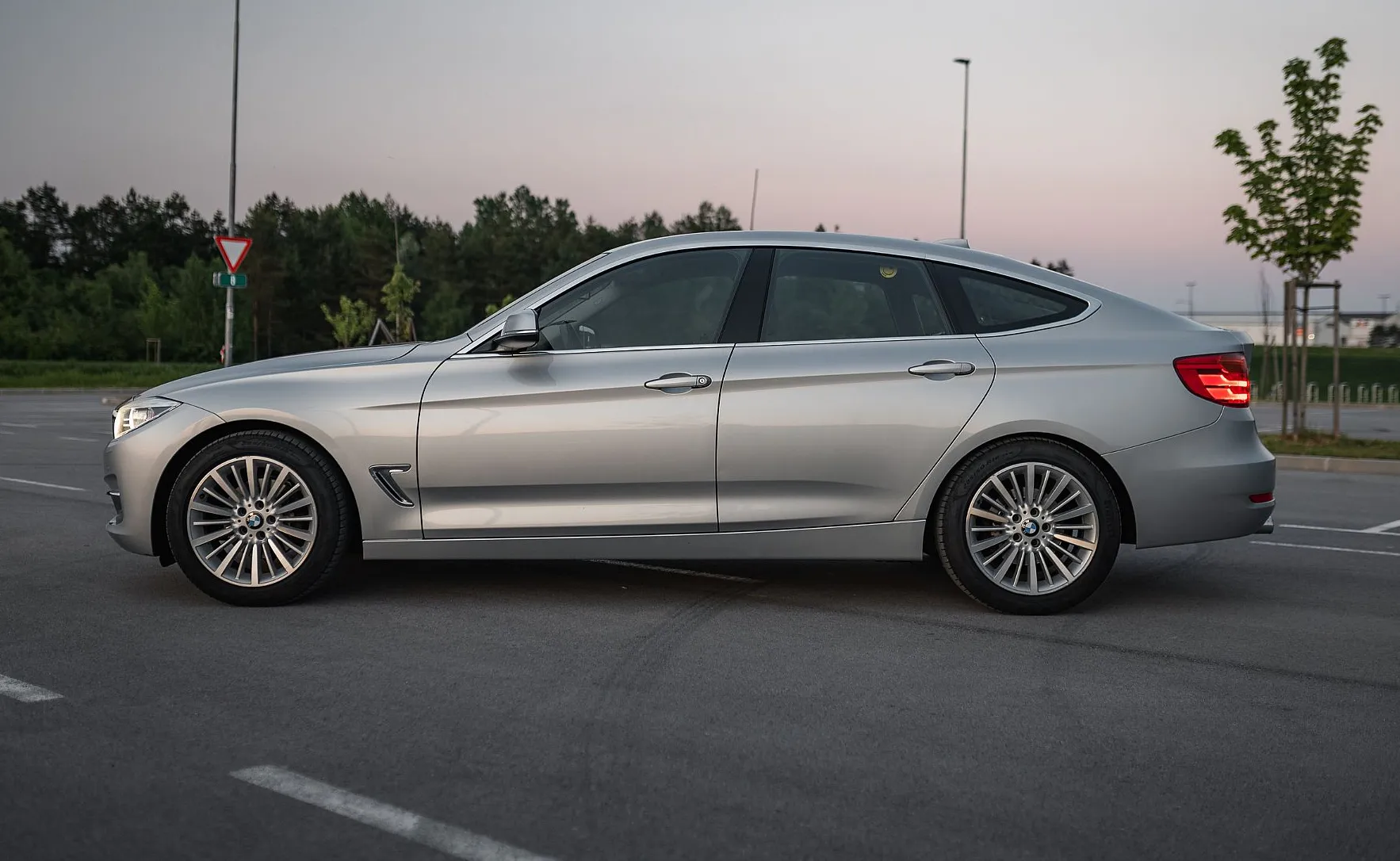 Zunanja slika - BMW Serija 3 - Gran Turismo: 320d xDrive  ACC XEN HUD NAV PDC 18 G6M  Z - 8