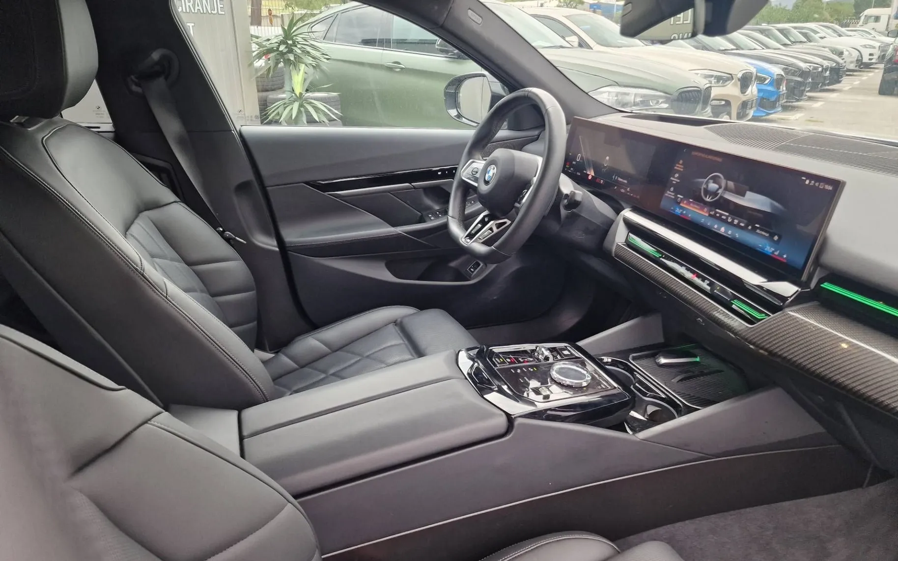 Notranja slika - BMW serija 5: - 520i Avt. M-SPORT POLOG 5600 - 12