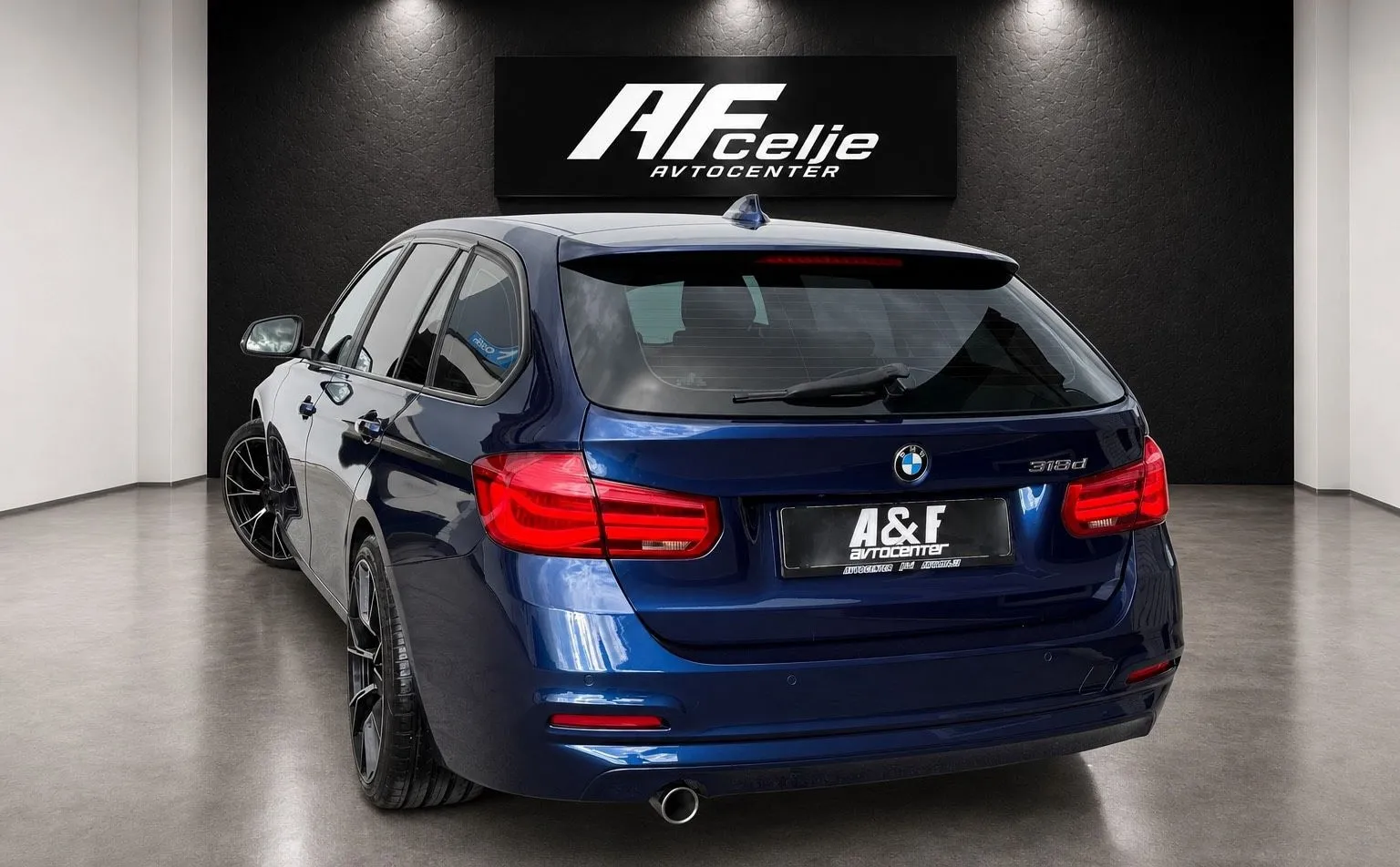 Notranja slika - BMW serija 3 Touring: - 318d-AUT-NAVIGACIJA-PDC-LIZING ZA TUJCE-ODLIČEN- - 7