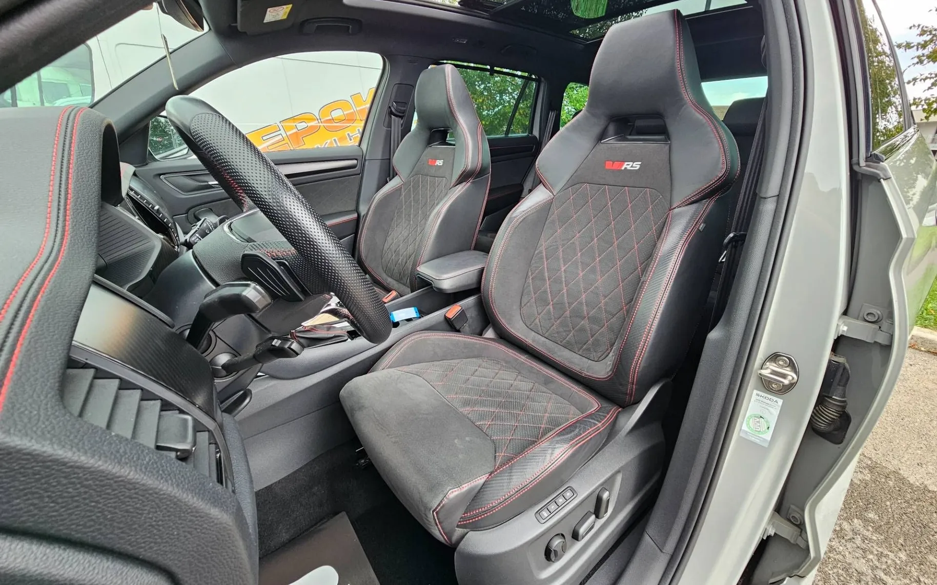 Notranja slika - Škoda Kodiaq - 4x4 2.0 TSI RS DSG |PANORAMA|KLJUKA|KAMERA|NARDO| - 8