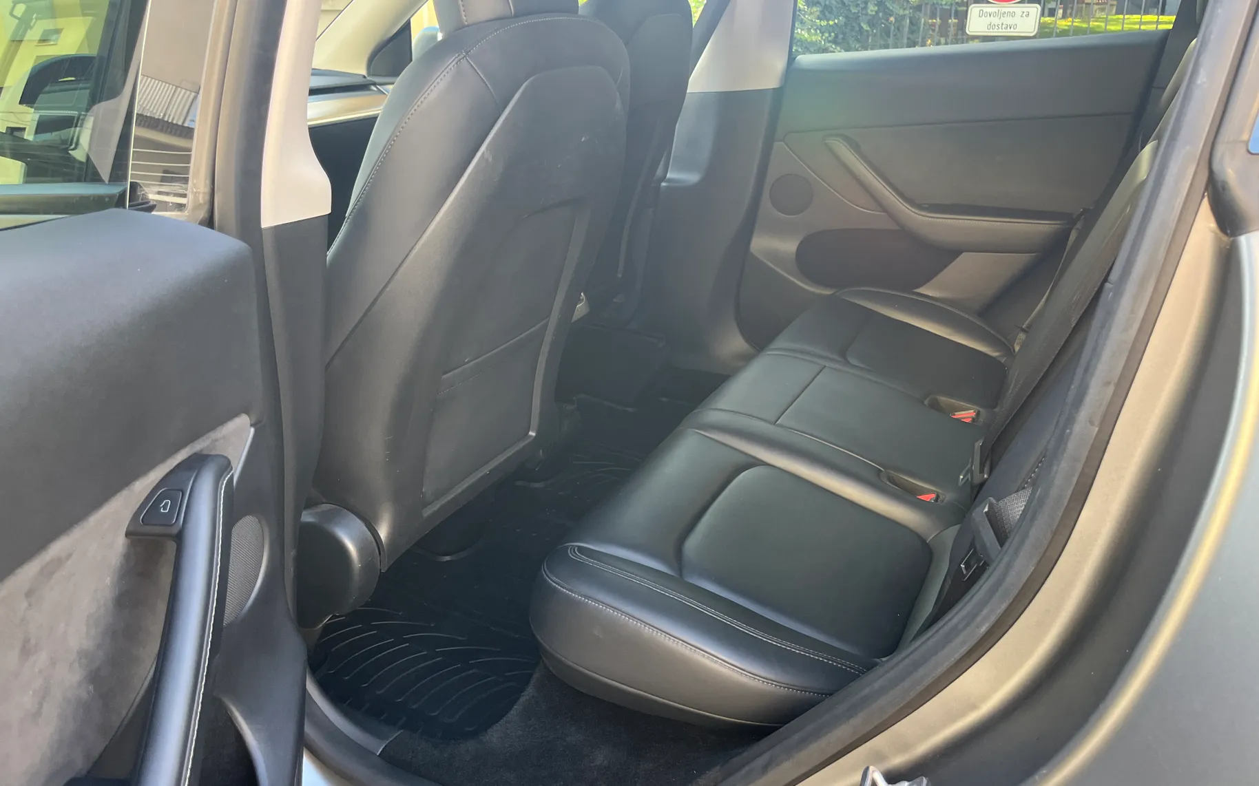 Notranja slika - Tesla Model Y - 3D3 / 3D7 - 13