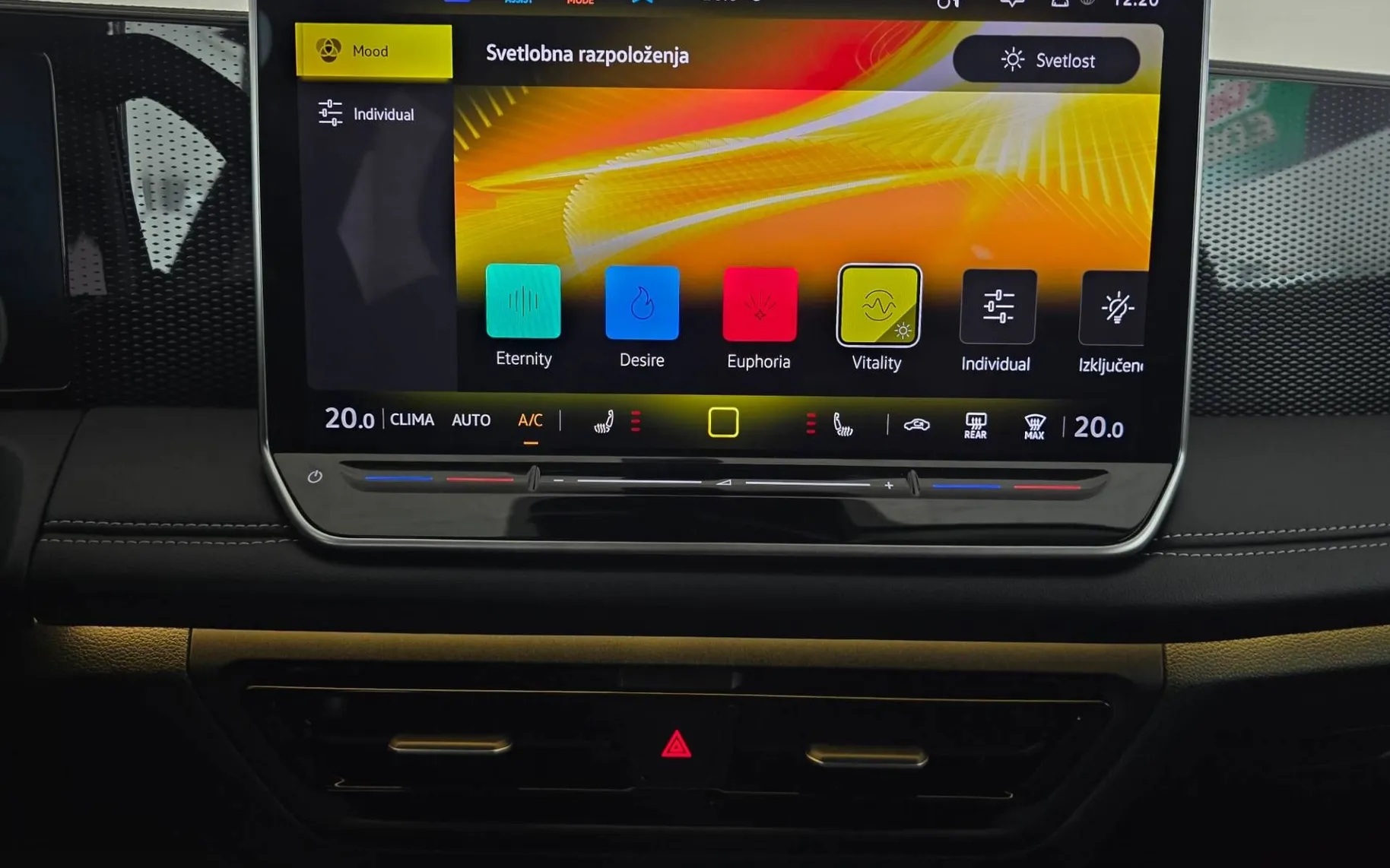 Notranja slika - Volkswagen Tiguan - 1.5 eTSI GOAL DSG - LED Plus.360kam.asistence.navi - 14