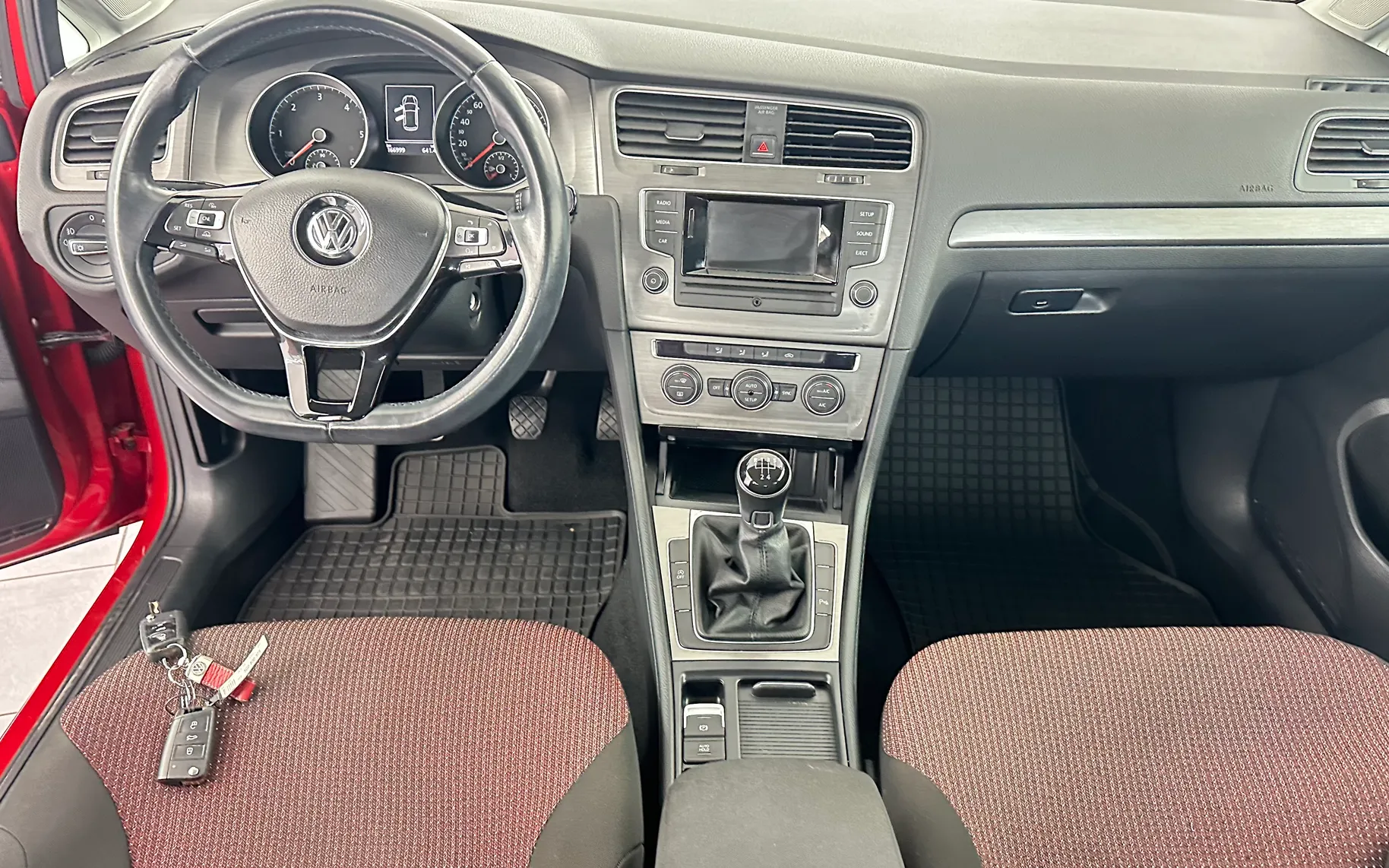 Zunanja slika - Volkswagen Golf - 1.6 TDI BMT,SLOVENSKI,166.000 KM,PRVI LASTNIK, - 18