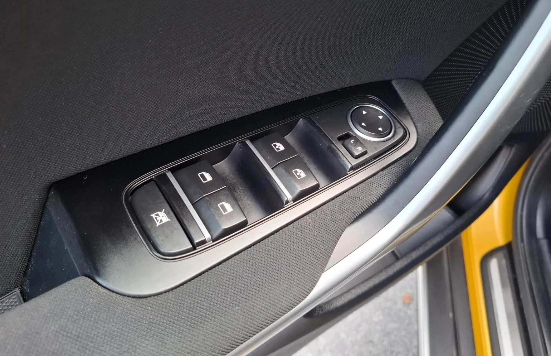 Zunanja slika - KIA XCeed - 1.0 T-GDi - SLOVENSKI - POTRJENA SERVISNA KNJIGA - 17