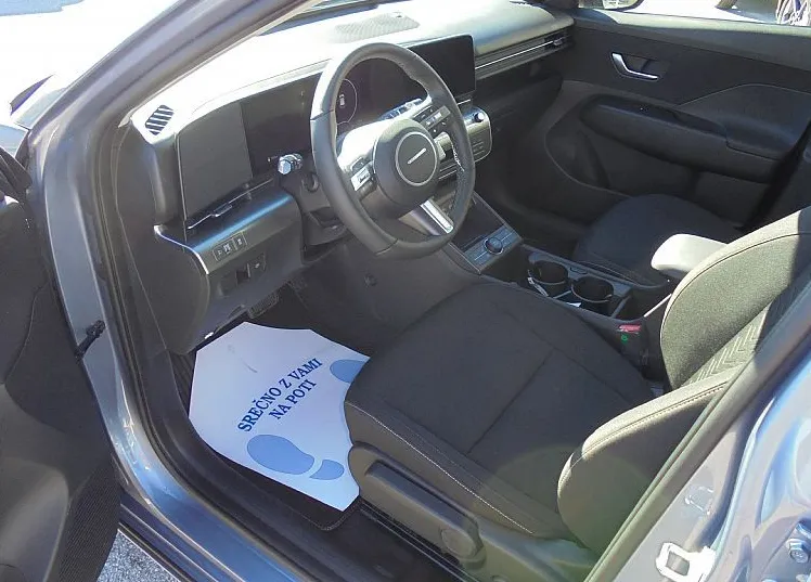 Zunanja slika - Hyundai Kona - Electric 48.6 kWh 99kW PREMIUM°WINTER° ZALOGA ° - 7