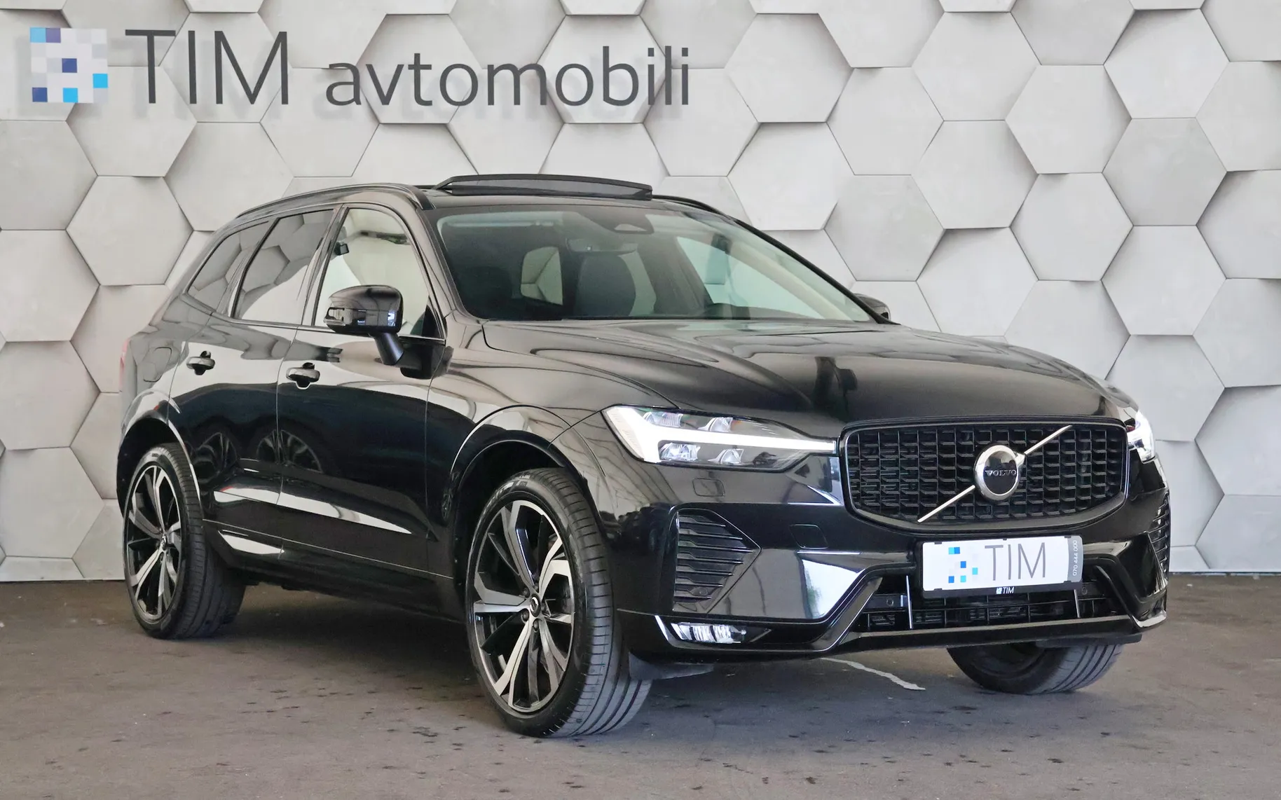 Zunanja slika - Volvo XC60 - B4D AWD Geartronic R-Design DARK Plus 197KM - 2