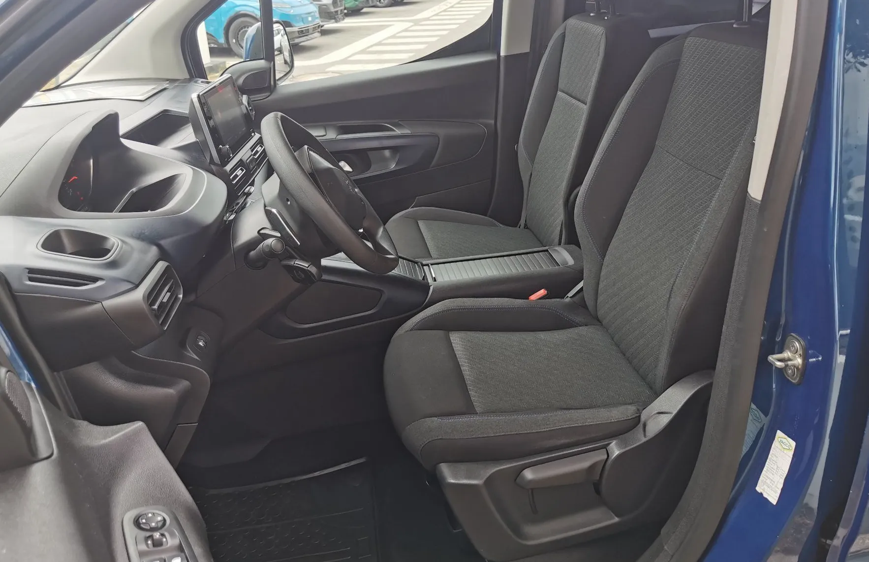 Zunanja slika - Peugeot Rifter - 1.5 HDi L1 AUT. - 10
