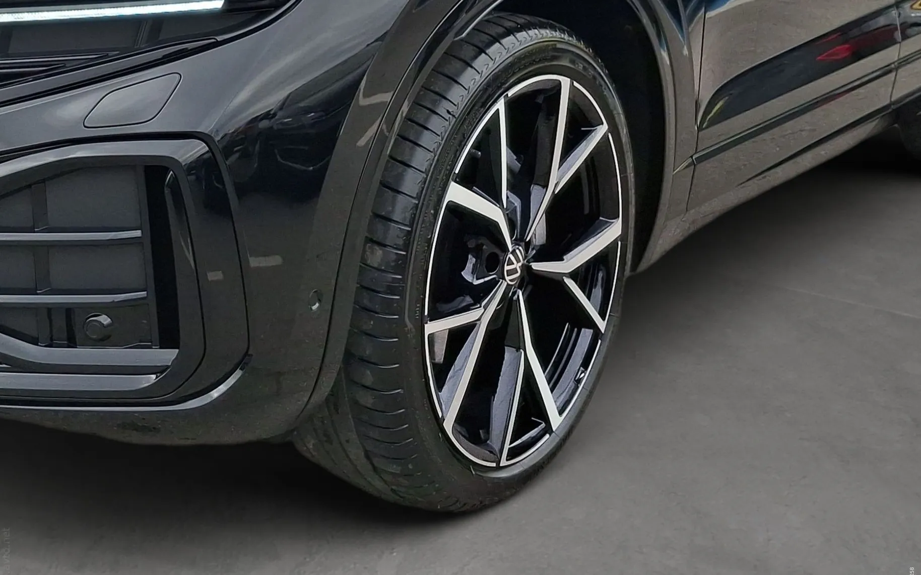 Zunanja slika - Volkswagen Touareg - R-Line 3.0 V6 TDI 286KM Black Style - 6