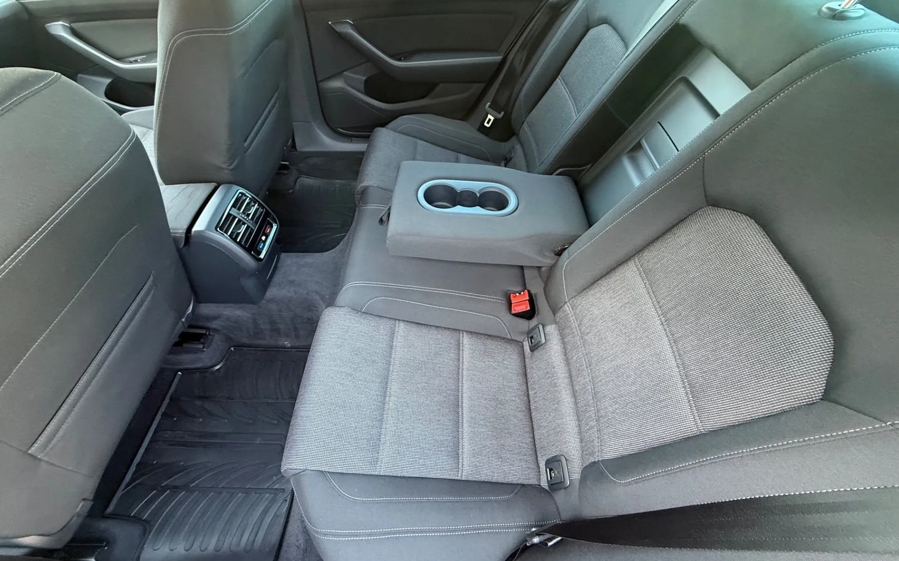 Zunanja slika - VW Passat - 2.0 TDI BMT Highline-Slovensko poreklo-Vel. serv.. - 16