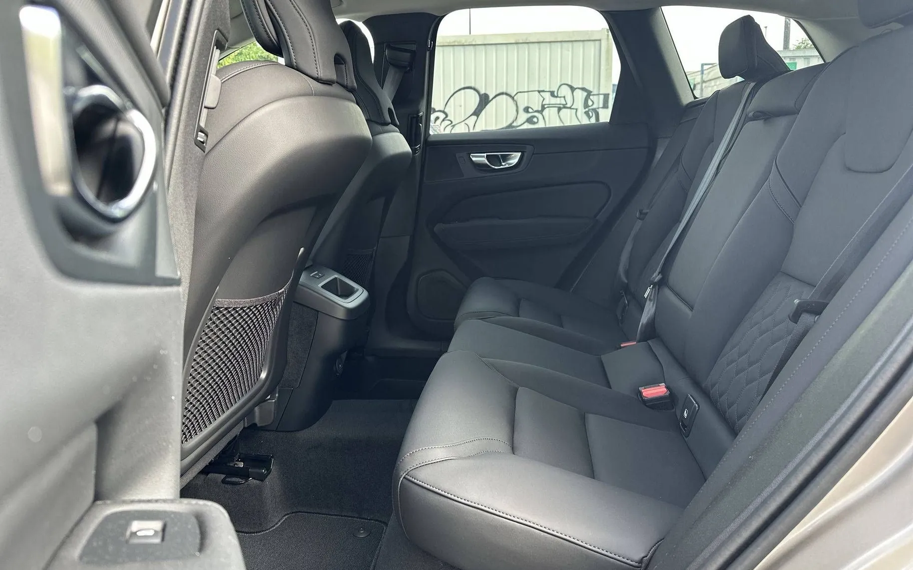 Notranja slika - Volvo XC60 - B5 P AWD Plus Dark Avt. - 11