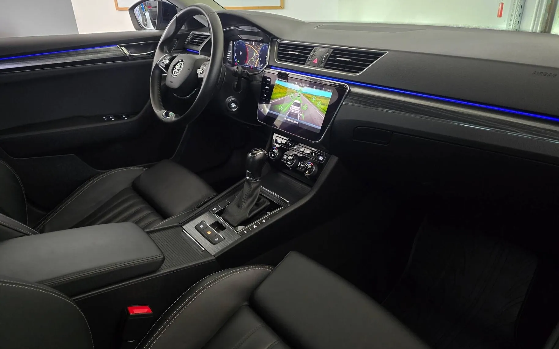 Notranja slika - Škoda Superb - Combi 2.0 TDI Style DSG-Matrix.360kam.usnje+memory - 10