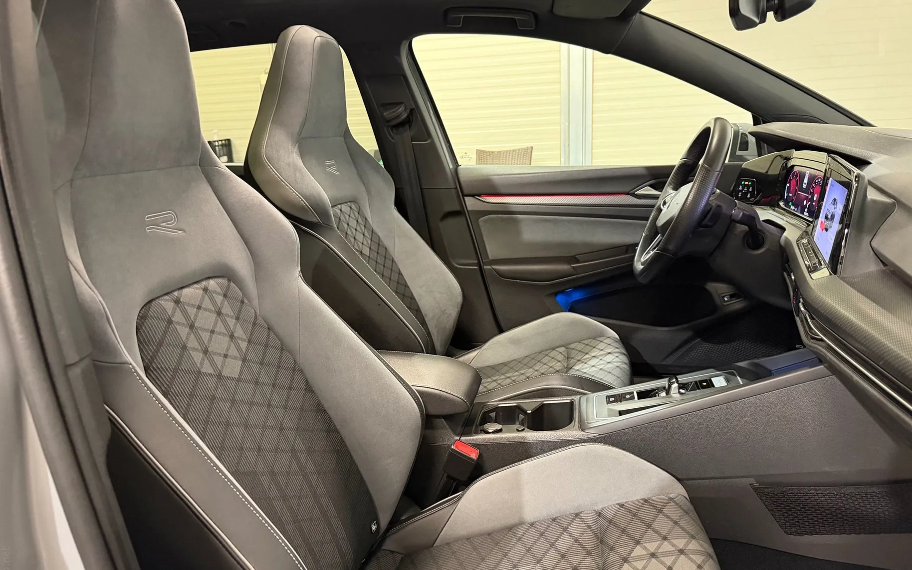 Notranja slika - VW Golf Variant - 2.0 TDI R-LINE-VIRTUAL-PANORAMA-ACC-IQ-KAMERA-NA.. - 12