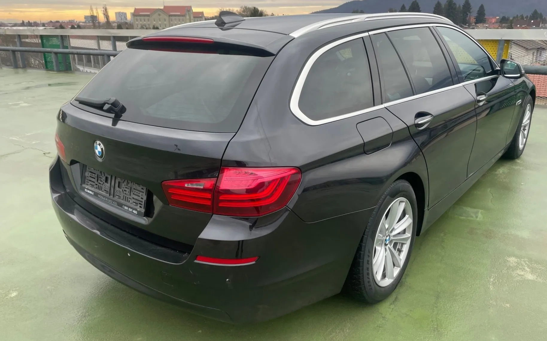Zunanja slika - BMW Serija 5 - Touring: 520d 140 KW BI-XSENON.NAVI.USNJE.PDC S+Z - 4