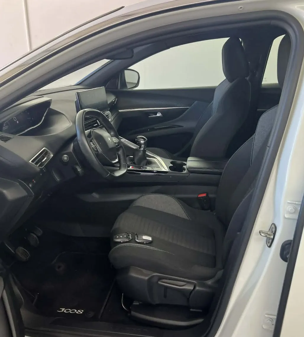 Notranja slika - Peugeot 3008 - 1.2 PureTech 130 Active Pack.KAMERA.NAVI.2023 - 11