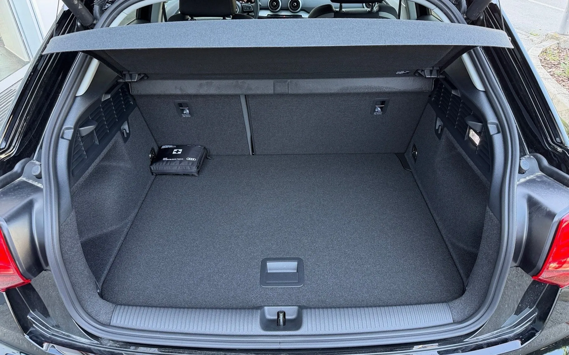 Notranja slika - Audi Q2 - 30 TFSI Advanced - 12