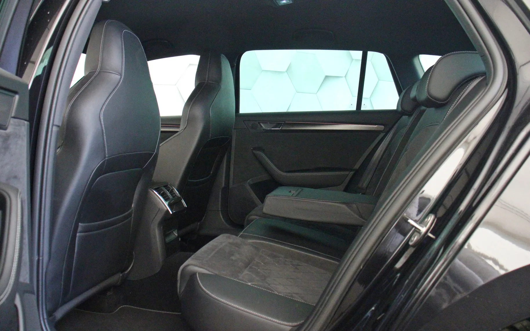 Zunanja slika - Škoda Superb - 2.0 TDI DSG Sportline 150KM - 10