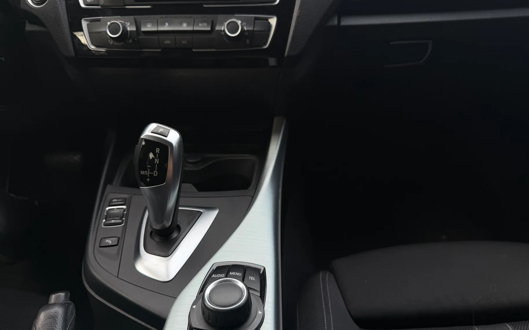 Notranja slika - BMW Serija 1 - 120d xDrive Avt. - 7