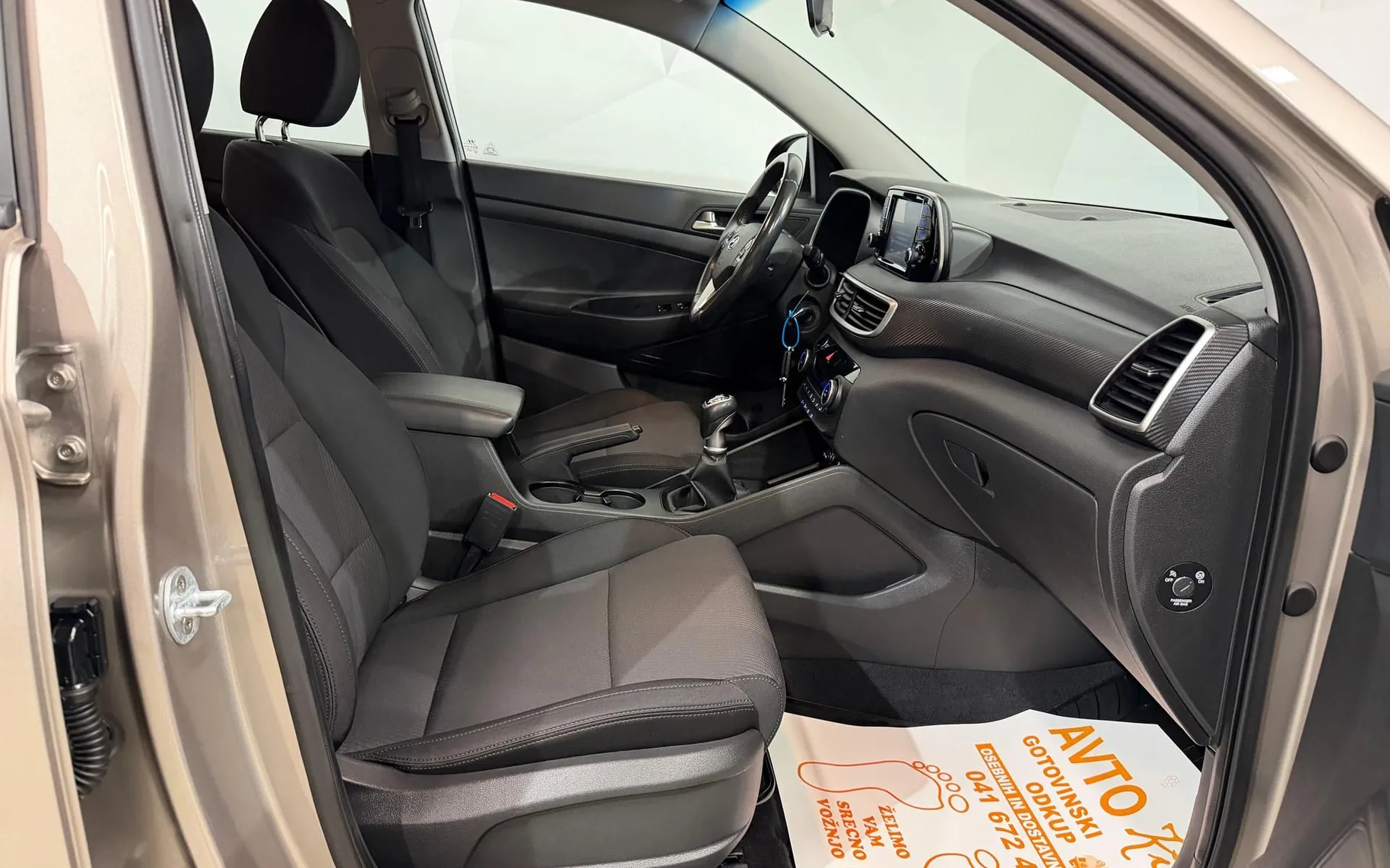 Notranja slika - Hyundai Tucson - 1.6 CRDi-129.000KM-SLO-TEMPOMAT-KAMERA-PDC-SERV KN - 11
