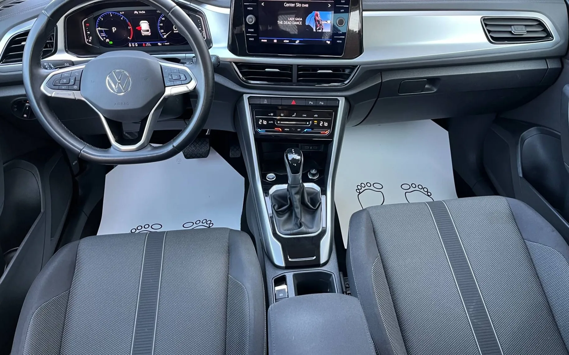 Notranja slika - Volkswagen T-Roc - 2.0 TDI avt. Style -1 LASTNK-IQ LIGHT-NAVI-ALU-K.. - 9