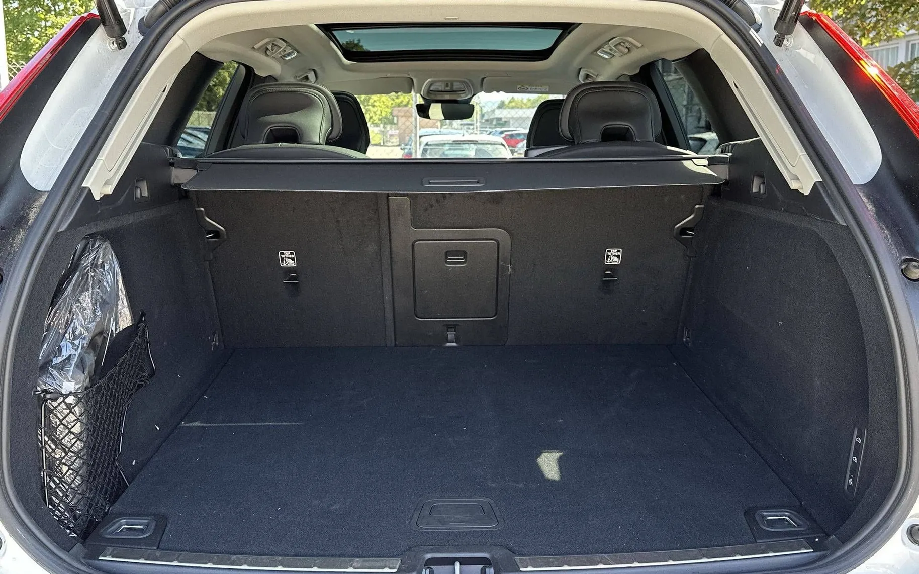 Notranja slika - Volvo XC60 - B4 AWD MILD HYBRID DIESEL ULTIMATE DARK - 12