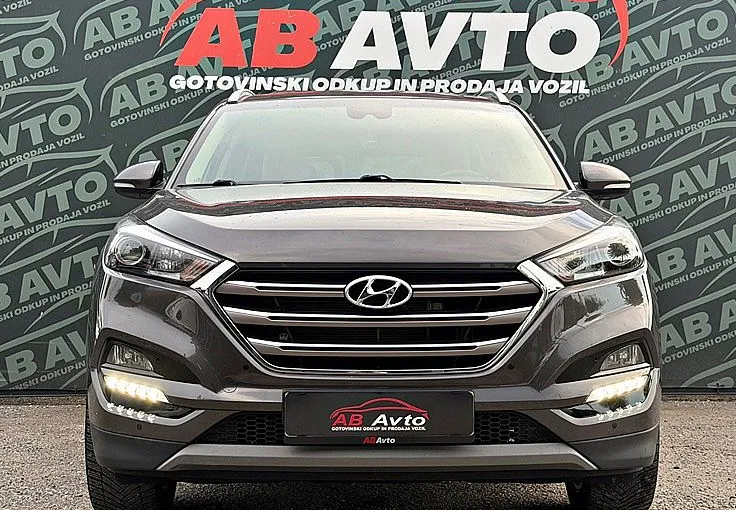 Zunanja slika - Hyundai Tucson - 1.7CRDi Trend DCT+GRETJE+NAVI+TOUCH+ALU19+SERVISNA - 2