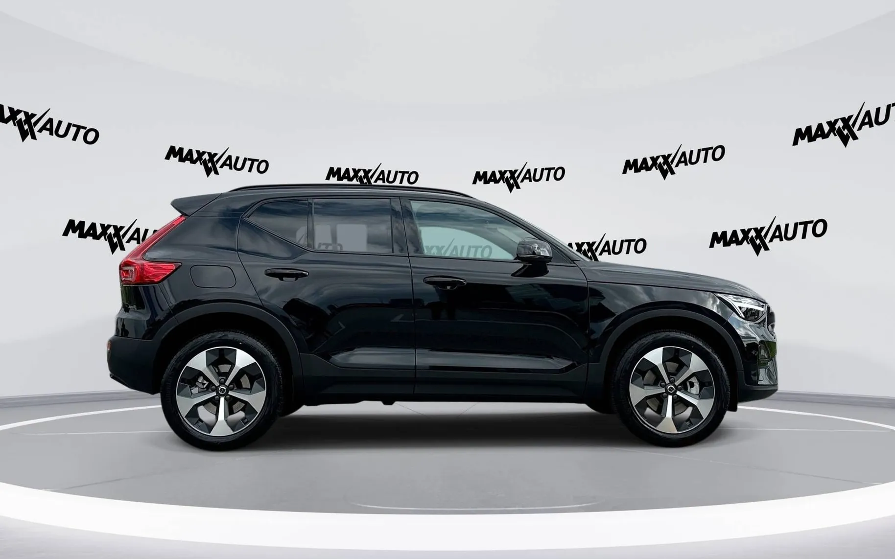 Zunanja slika - Volvo XC40 - B3 P Plus Dark Avt. - 4